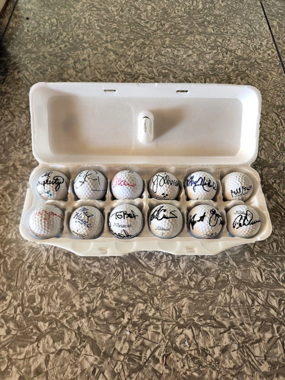 12 Signed Golf Balls White